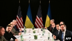 Pamje nga takimi mes zyrtarëve amerikanë dhe ukrainas në Munih.