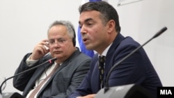Грчкиот министер за надворешни работи Никос Коѕијас и македонскиот министер за надворешни работи Никола Димитров.