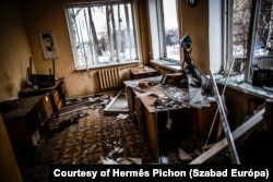 A légicsapásban megsemmisült, egykori szerkesztőség szobája 2025. február 14-én