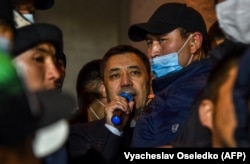 Садыр Жапаров выступает перед своими сторонниками. Бишкек. 14 октября 2020 года.