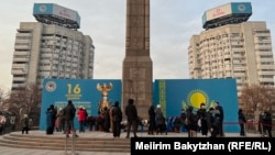 Алматыдағы Тәуелсіздік монументі. 16 желтоқсан, 2025 жыл.