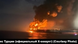 ხანძარი ტანკერ KAIROS-ზე შავ ზღვაში, 2025 წლის 28 ნოემბერი (თურქეთის ტრანსპორტის სამინისტროს ფოტო) 