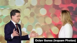 Elena Lasconi (dreapta) l-a întrebat într-o dezbatere televizată pe Nicușor Dan de câte ori s-a întâlnit cu Florian Coldea, fost prim-adjunct al Servicului Român de Informații.