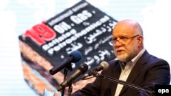 Eýranyň nebit ministri Bijan Namdar Zangane Eýranyň 19-njy halkara nebit, gaz we nebit-himiýa sergisini açýar. Tähran, 6-njy maý, 2014.