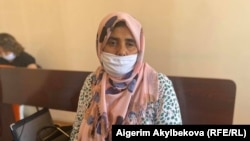 Түрмөдө каза болгон укук коргоочу Азимжан Аскаровдун байбичеси Хадича Аскарова. 