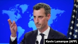 د بهرنیو چارو وزارت ویاند نېډ پرایس وايي خوښ دی چې صدراعظم ته زیان نه دی رسېدلی.