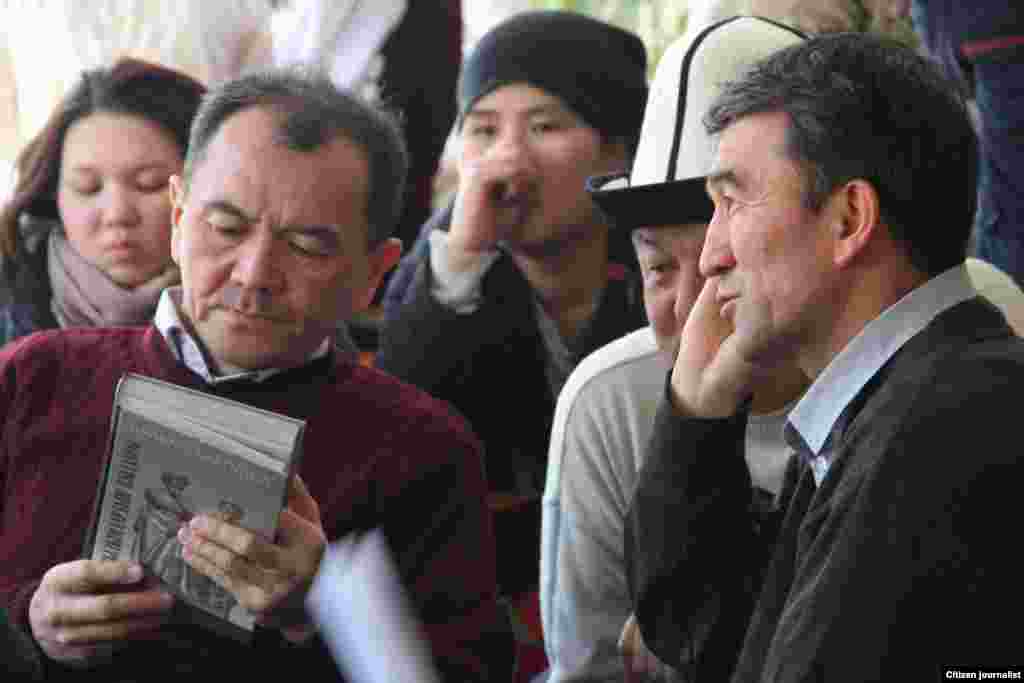 Иш-чаранын алкагында "Манас" эпосу боюнча чыккан китептер, Манас таануучулардын эмгектери коомчулукка сунушталууда.