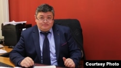 Жарандарды чет өлкөгө жумушка орноштуруу борборунун директору Кубандык Акматбеков