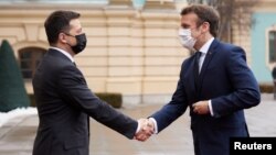 Украинанын президенти Владимир Зеленский жана Франциянын президенти Эммануэл Макрон. Киев. 8-февраль, 2022-жыл.