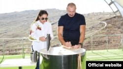 президент Азербайджана Ильхам Алиев с женой Мехрибан Алиевой в Шуши, 7 ноября 2021 г․