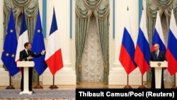 Președintele Franței, Emmanuel Macron, și-a asumat medierea unui dialog între Kremlin și Casa Albă. (Imagine din timpul conferinței de presă comune de la Kremlin cu Vladimir Putin, din 7 februarie).