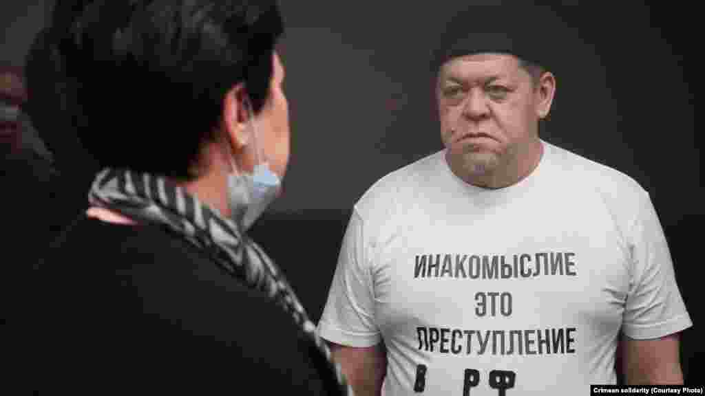 "Qırım musulmanları davası" boyunca Rusiye mahkemesi tarafından apis cezasına mahküm etilgen, uquq qoruyıcılar tarafından ise siyasiy mabüs kibi tanılğan Zekirya Muratov yüksek qan basımı ve yürek yetersizligi ile qıynala