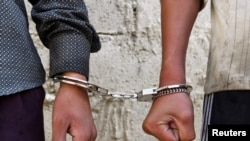 Аксы районунун тургундары Асан Акматов, ошондой эле ага-ини Салижан жана Талибжан Зиядов Нүкүс шаарына жүк жеткирип барганда кармалган. (иллюстративдик сүрөт)