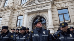 Недоверие к Верховному суду и Совету юстиции на фоне политической поляризации общества может растянуться на долгие годы