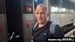 Фрілансер Крим.Реалії Владислав Єсипенко на вокзалі в Києві 1 серпня 2025 року