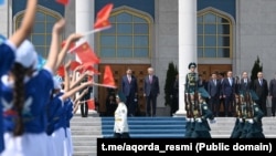 Қазақстан билігі елге сапармен келген Қытай президенті Си Цзиньпинді қошеметпен қарсы алды. Астана, 16 маусым, 2025 жыл.