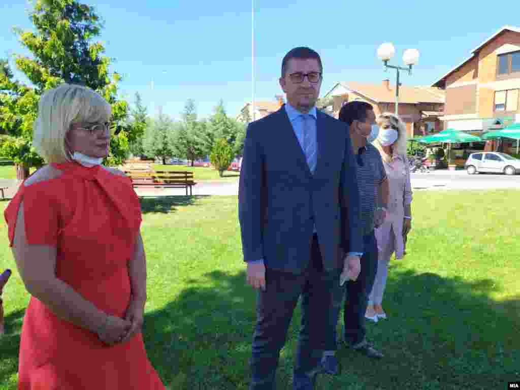 МАКЕДОНИЈА - Лидерот на ВМРО-ДПМНЕ, Христијан Мицкоски, денеска побара предвремени парламентарни избори и предложи пописот да се одржи во март или во април 2022 година.