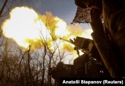 ЗСУ ведуть вогонь із самохідної гаубиці «Цезар» по російських військах на передовій поблизу Покровська на Донеччині, Україна, 23 листопада 2025 року