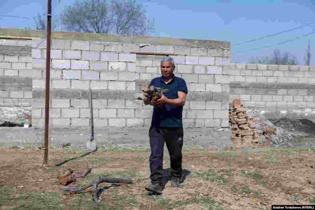 Сүмөлөк кайнатуу үчүн отун - суу белен болушу керек.&nbsp;