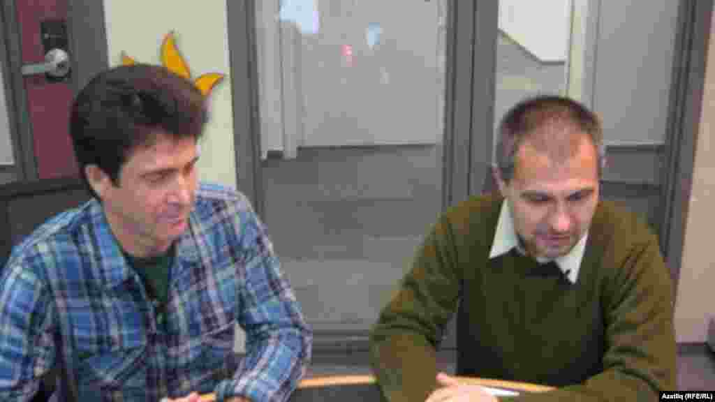 Азатлыкның Прага студиясендә "Безнең Гәҗит" баш мөхәррире Илфат Фәйзрахманов һәм Азатлык мөдире Кәрим Камал, 2012 ел