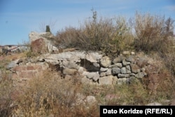 Руины одного из старых зданий в этом районе