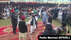 سيکان په ننګرهار کې خپل دوديزه رقص کوي. د ۲۰۱۷ز کال انځور