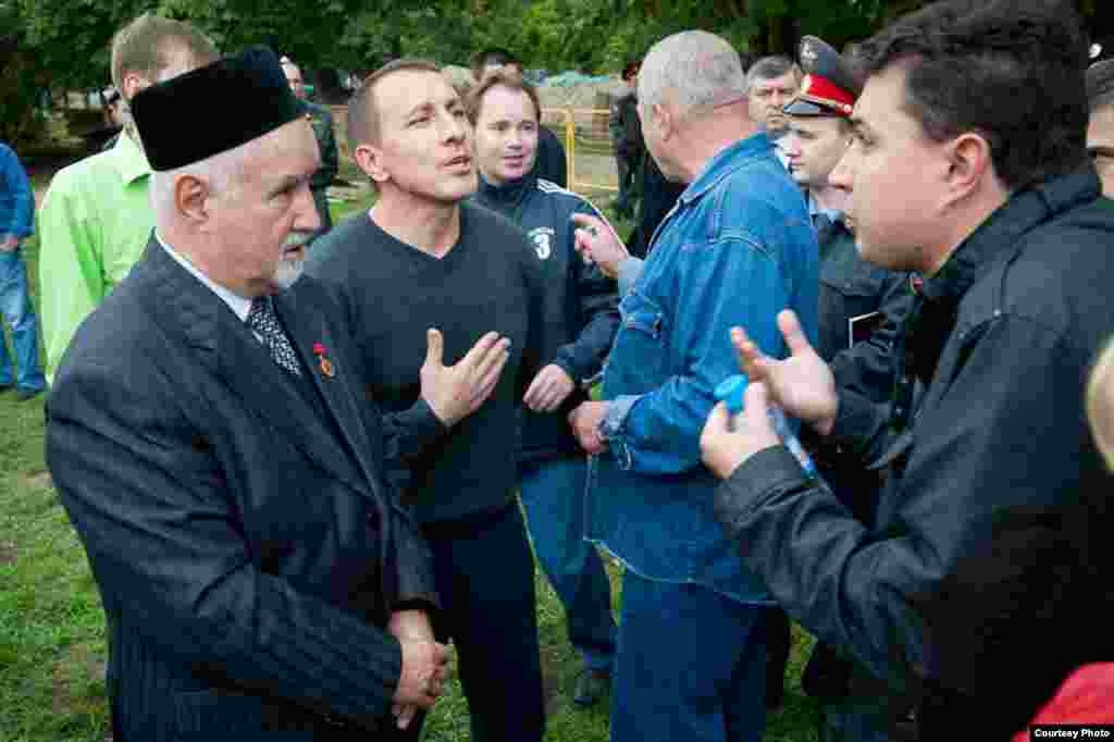 Сулда: Мәскәүнең көньяк-көнчыгыш бүлгесе татарларының милли-мәдәни мохтарияте рәисе Гаяз Ямбаев - Сергей Мөхәммәтов фотолары