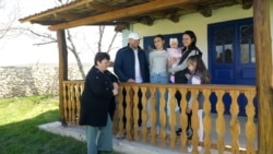 „Aici mă simt mai bine ca oriunde”. Cum un moldovean din diaspora și-a făcut casă de vacanță în satul natal