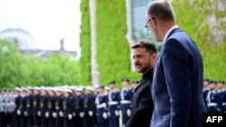 ფოტო არქივიდან. უკრაინის პრეზიდენტი ვოლოდიმირ ზელენსკი გერმანიის კანცლერ ფრიდრიც მერცს ბერლინში შეხვდა 2025 წლის 28 მაისსაც