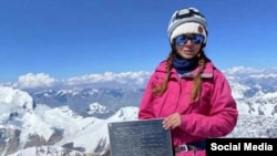 Наталья Наговицина Тажикстандагы Коммунизм (И.Сомони) атындагы чокуда. Сүрөт анын социалдык тармактагы баракчасынан алынды. 