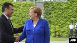 Македонският премиер Зоран Заев и германският канцлер Ангела Меркел