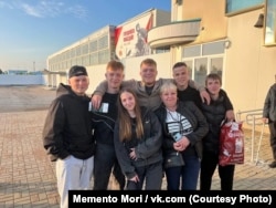 Эрик Шайхутдинов (второй справа в верхнем ряду)