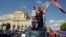 Армяне сьвяткуюць сыход Сэржа Саргсьяна ў адстаўку на вуліцах Ерэвана