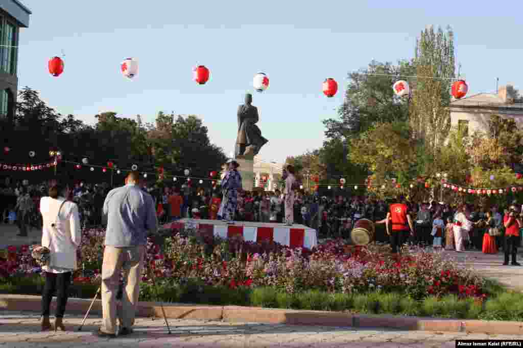 Фестиваль "Бон" на Аллеи молодежи в Бишкеке.