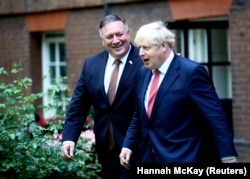 Secretarul de stat Mike Pompeo, alături de premierul Boris Johnson