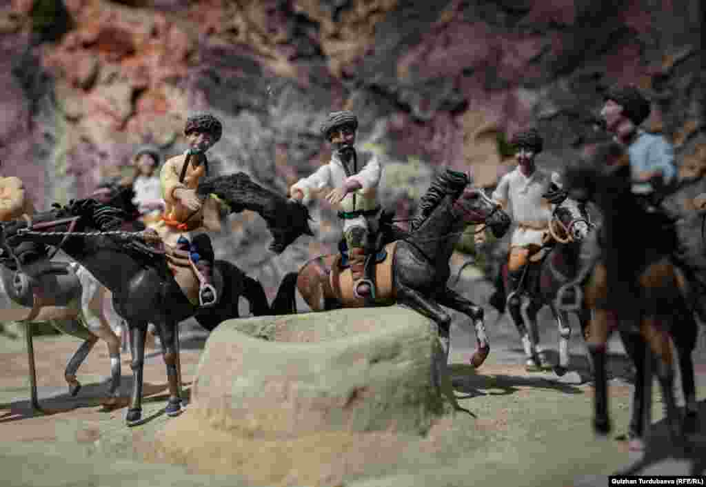 "Көк бөрү" деген миниатюралык композиция.