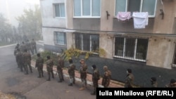 În jur de 400 de soldați votează la secția de votare 131, din regimentul de stat major, Chișinău, 15 noiembrie 2020