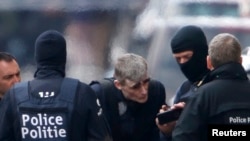 Белги -- Брюсселан урамашкахь таллам дIахьош ю полици., 25 Заз. 2016. 