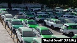 Аксари таксиҳо дар Душанбе мошини барқӣ ҳастанд