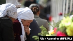 Апрель окуясында курман болгондордун жакындары. 7-апрель, 2013-жыл 