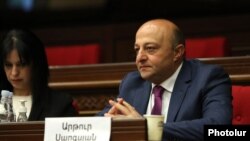 «Հայաստան» խմբակցության պատգամավոր Արթուր Սարգսյանը խորհրդարանում, արխիվ