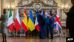 საილუსტრაციო ფოტო. ჯგუფში Weimar+ გაერთიანებული სახელმწიფოების და უკრაინის და ევროკავშირის დროშები