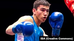 Узбекистанский боксер Турабек Хабибуллаев во время финального поединка на чемпионате мира по боксу в Ливерпуле, 14 сентября 2025 года