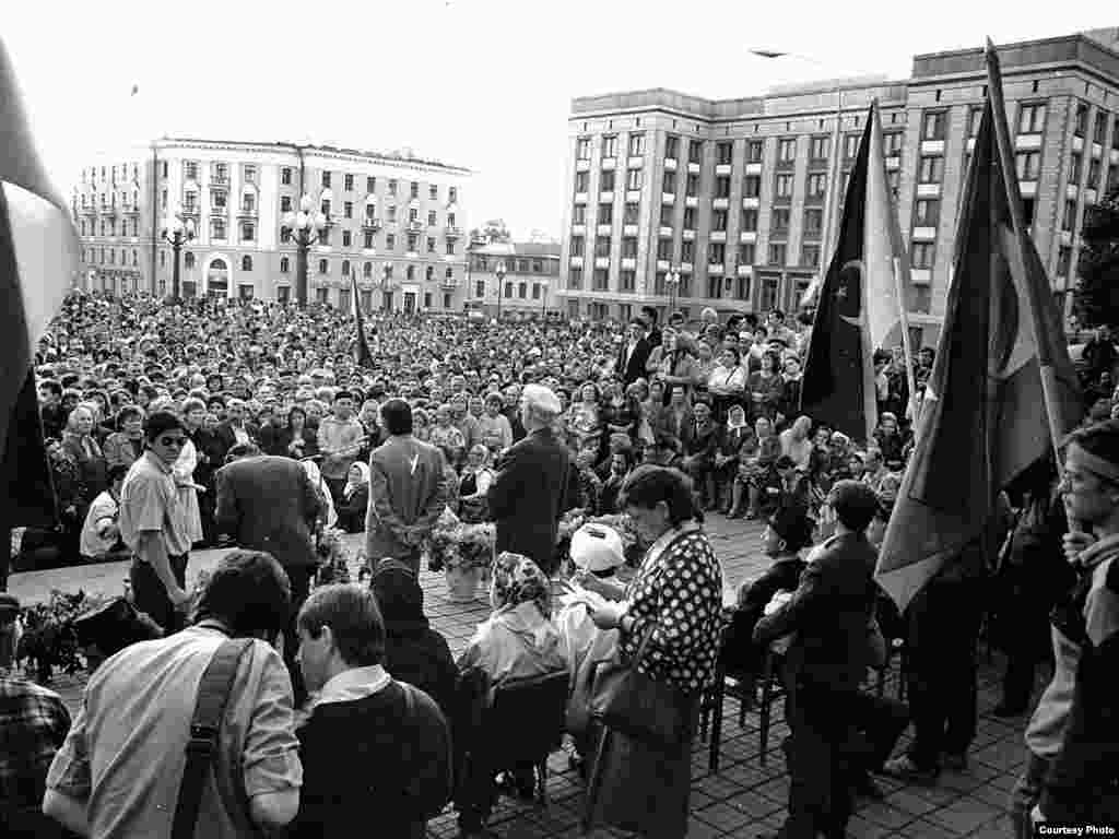 Ачлык тоту акциясе, Казан, Ирек мәйданы, май 1991