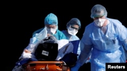 Коронавируска чалдыккан бейтап Франциянын Страсбург шаарынан Германиянын Пфорцхайм шаарына тик учак аркылуу жөнөтүлгөнү жатат, 24-март 2020-жыл.