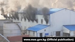 Ала-Букадагы алтын казган кытайлык «Фулл Голд Майнинг» компаниясынын фабрикасындагы өрт. 19-октябрь, 2020-жыл.
