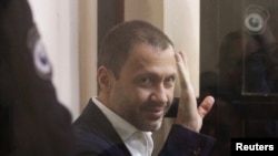 პარლამენტმა ფინანსურ დანაშაულებზე „ბაჩიაშვილის ინსპირაციით“ მომზადებული ცვლილებები 2025 წლის 3 სექტემბერს მიიღო - ამ ცვლილებებით ფინანსური დანაშაულისთვის ნასამართლევ პირებს შეიძლება მაქსიმუმ 16 წლით აეკრძალოთ ქვეყნიდან გასვლა - თუ ზარალს არ აანაზღაურებენ; 