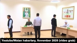 Harby gulluga çagyrylan ýaşlar lukmançylyk barlagyndan geçirilýär. Arhiw suraty. Döwlet mediasyndan alyndy. 