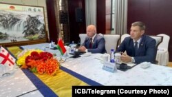 დმიტრი ჰარა (მარცხნივ) გელა გელაძესთან შეხვედრაზე ჩინეთში