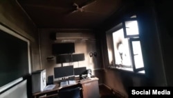  «3-каналдын»  өрттөлгөн кеңсеси. Талас шаары. 7-июнь, 2020-жыл.